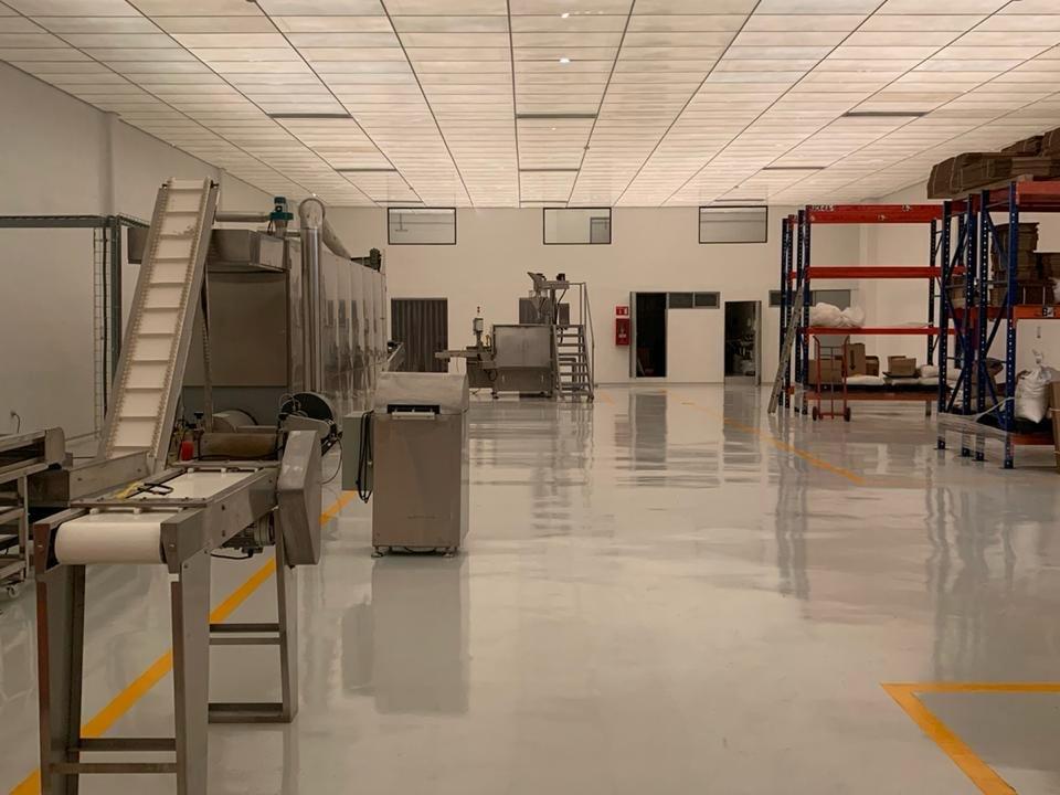 Nave industrial de producción y almacén de la planta de Grupo Aurani